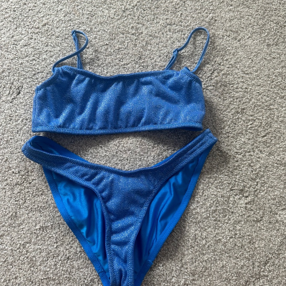 Blue Glitter Triangl swim suit, never been worn. Perfect Condotion!! Size xs!